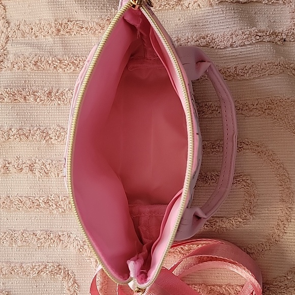 Hello Kitty Handbag with adjustable shoulder strap, pink 💗.  NWOT. - Picture 3 of 10